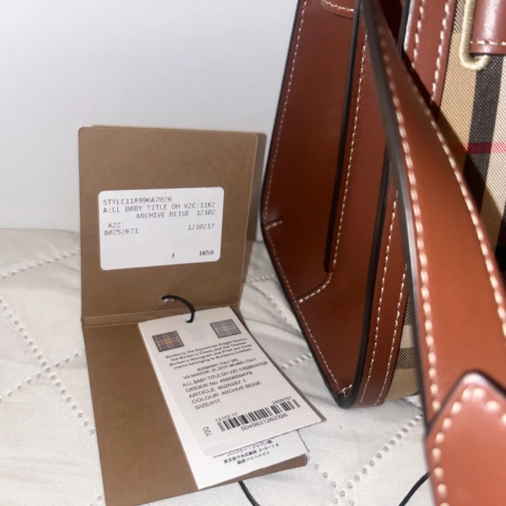 Burberry mini title bag - Picture 4 of 10